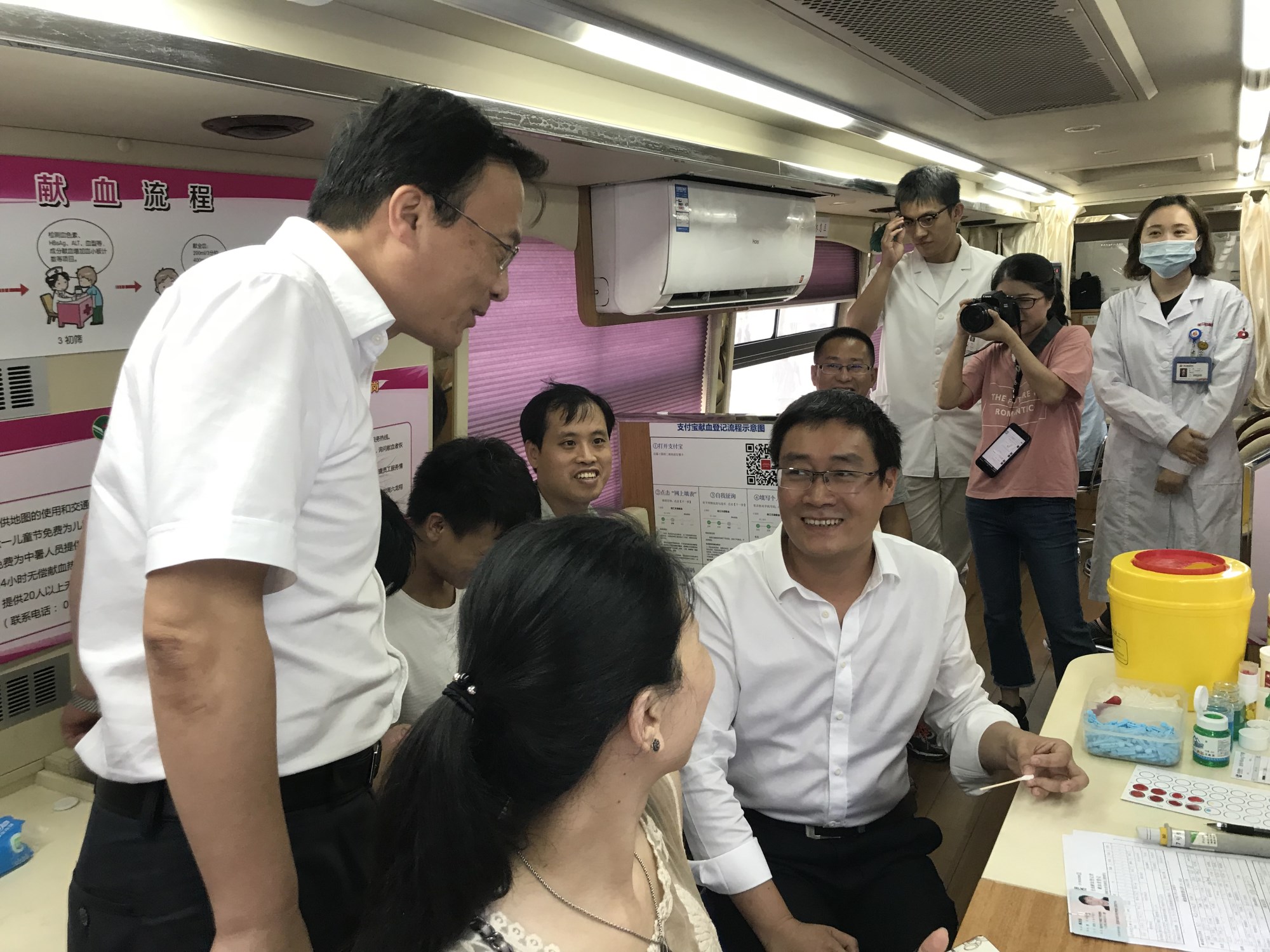 感谢你们的无私奉献！|省卫生计生委张平主任一行慰问献血者、志愿者和中心工作人员