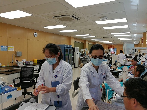 路人有难师徒齐上阵，化险为夷尽显真善美