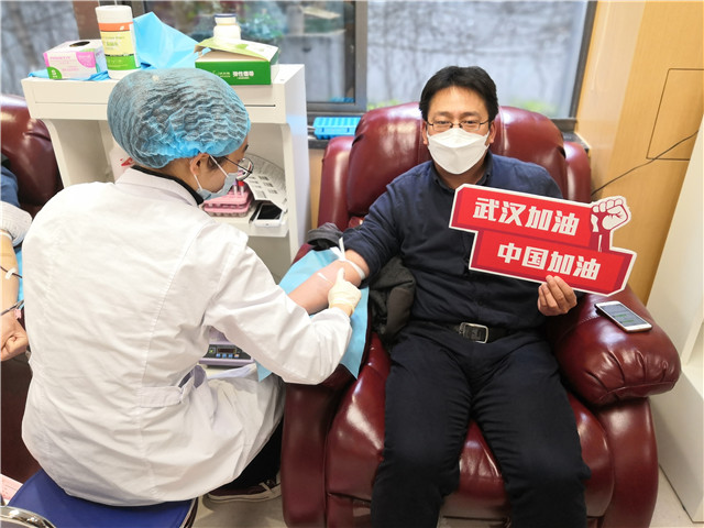 “曾经一起献血的女友成了我的妻子”……520，来看献血者秀恩爱