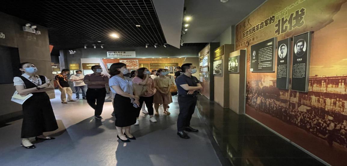 学习百年党史筑信仰之基，传承红色基因聚前行力量       ——献血服务一科党支部开展“六个一”党员教育活动