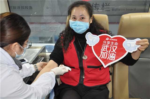 红心向党 | 该出手时就出手，这位“熊猫女侠”不一般