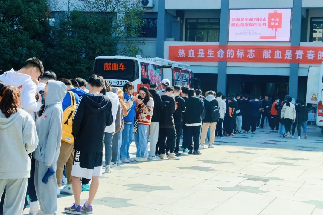 以青春之名，显“战绩”之最，展育英之风采