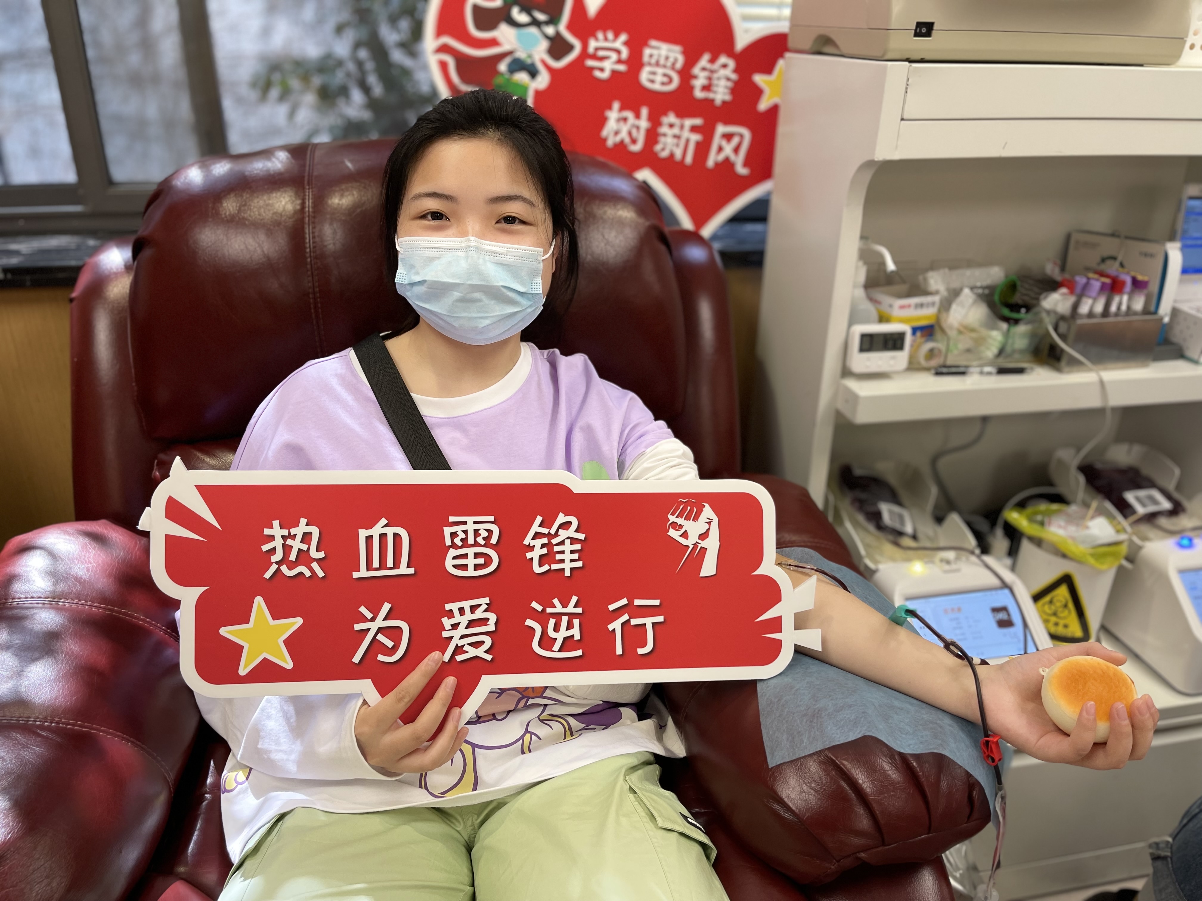 新时代，更多人这样“学雷锋”~