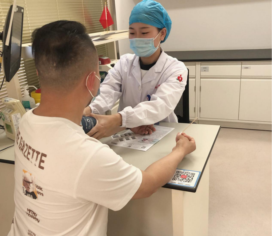“白衣”荣光，这份坚守闪闪发着光