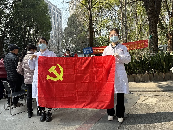 雷锋精神我传承，志愿服务暖人心