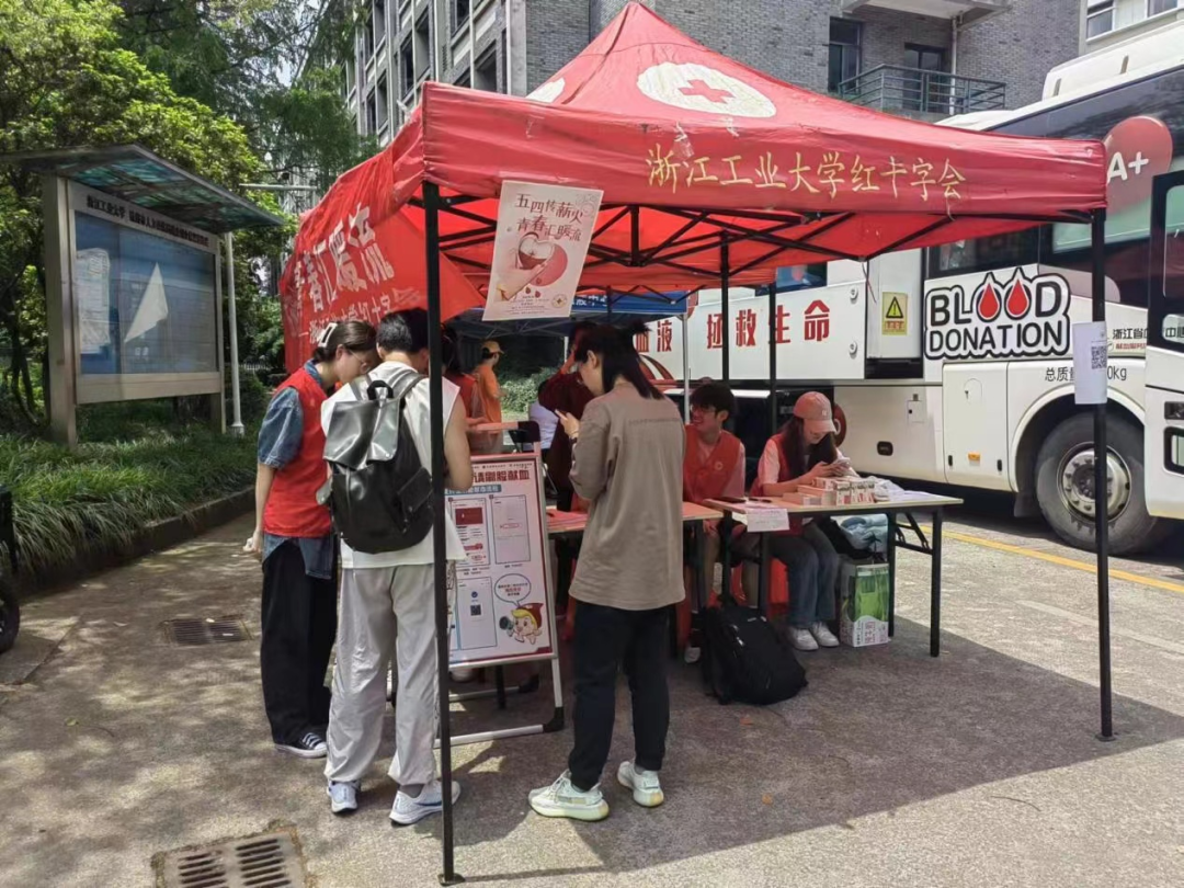 五四传薪火，青春汇暖流