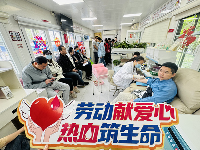 劳动节，为爱伸手的他们，光荣又美丽