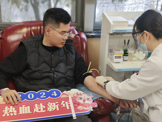 青春榜样丨“95后”高校辅导员8年累计献血7200毫升