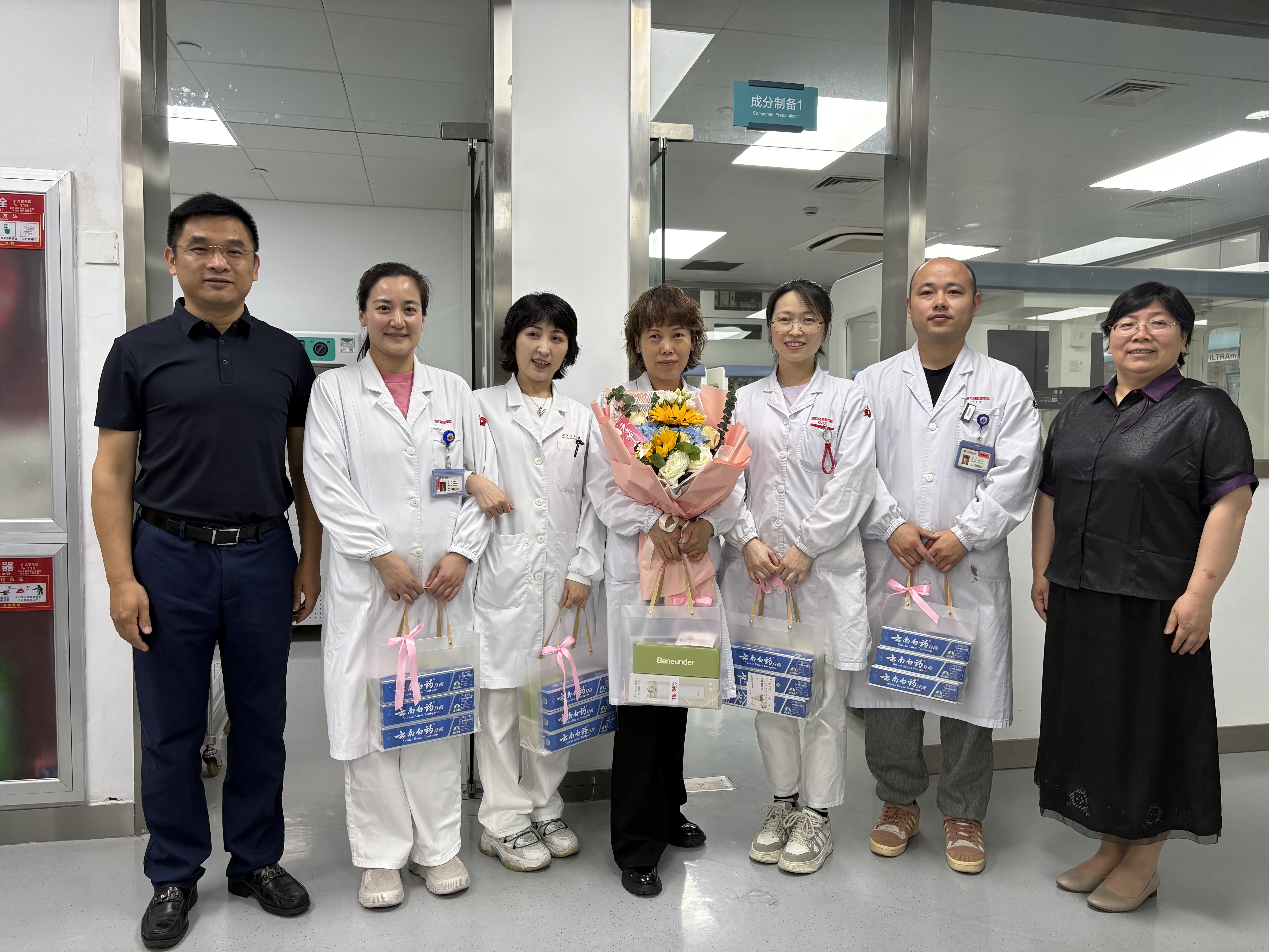 点滴关爱润心田，致敬热血守护者