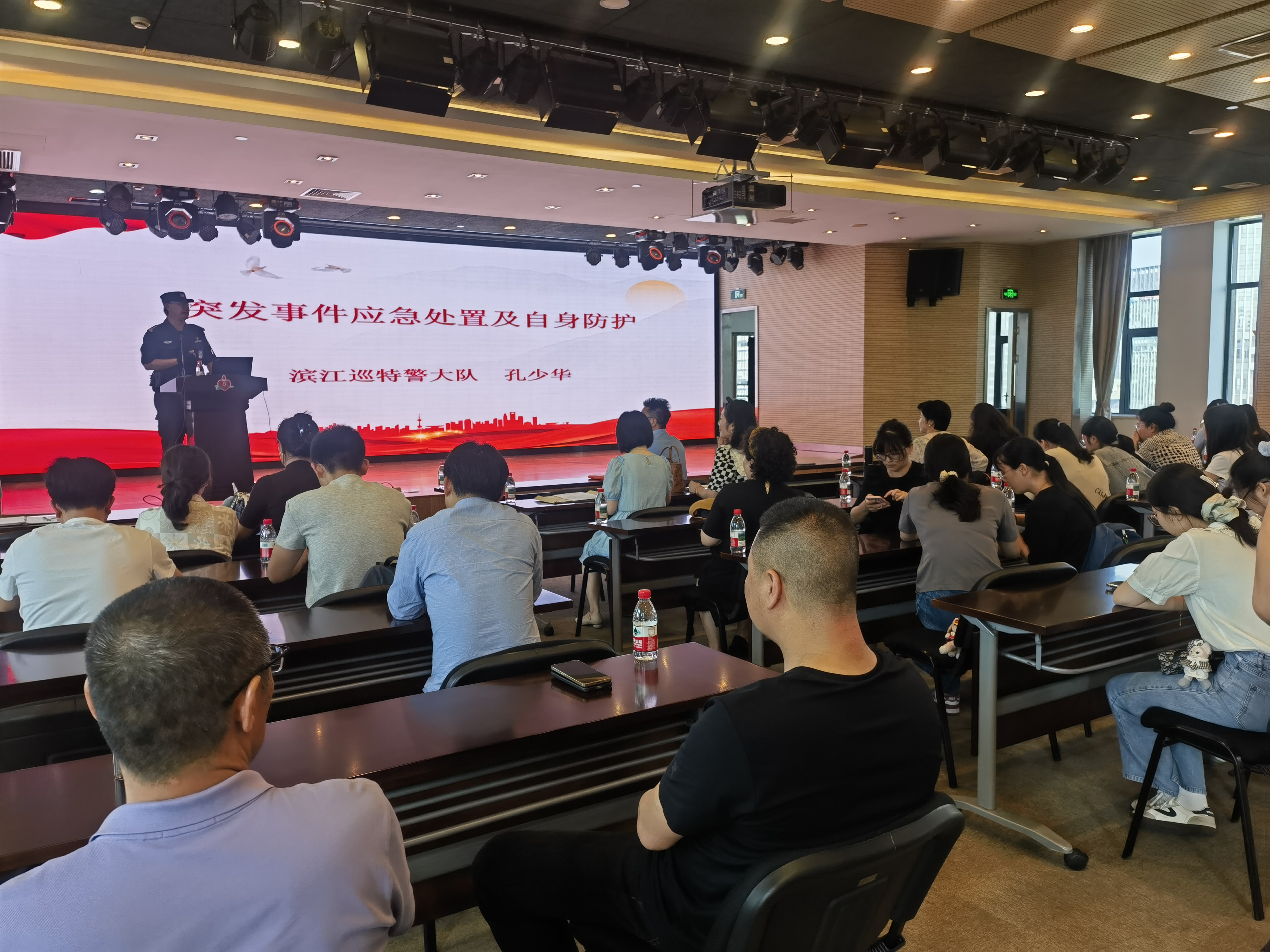 安全筑基强本领 服务提质践初心 ——献血服务一科开展科室综合培训