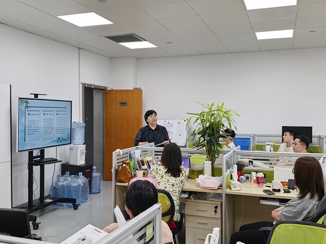 筑牢思想防线 守护医者仁心——纪委书记赴检验科开展党风廉政建设专题宣讲活动